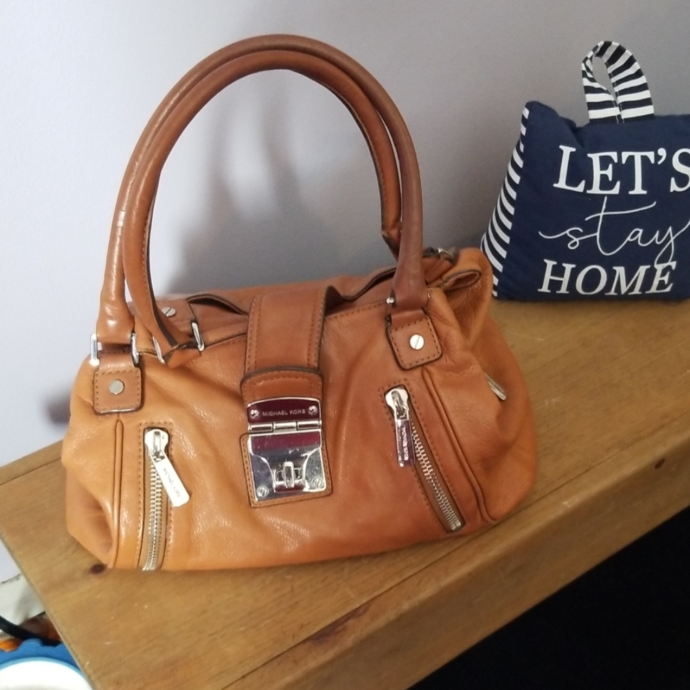 Michael kors satchel medium